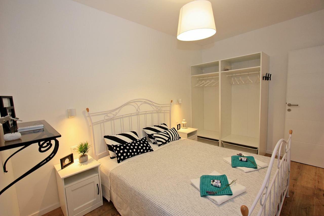 Apartman Michelangelo In The Centar Of Supetar Apartment Bagian luar foto