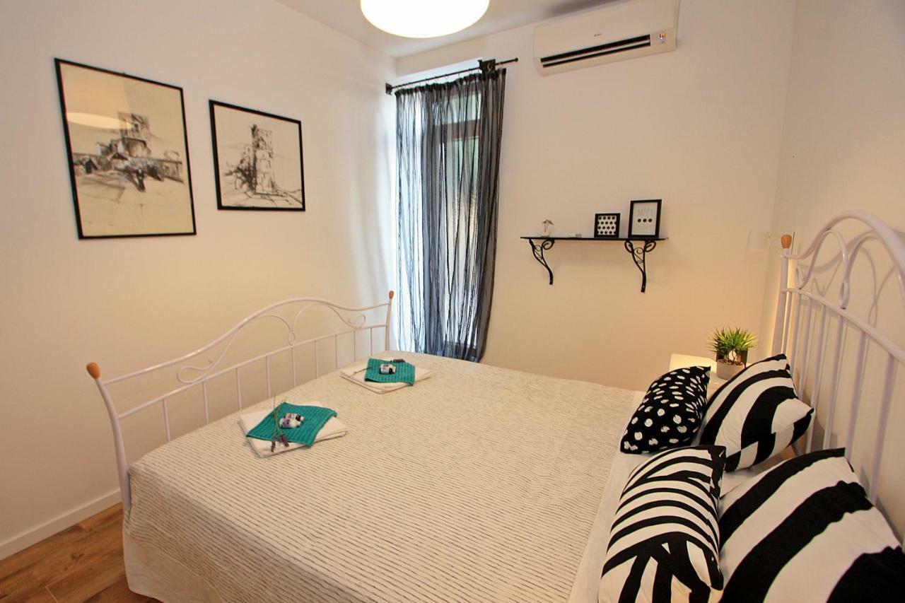 Apartman Michelangelo In The Centar Of Supetar Apartment Bagian luar foto