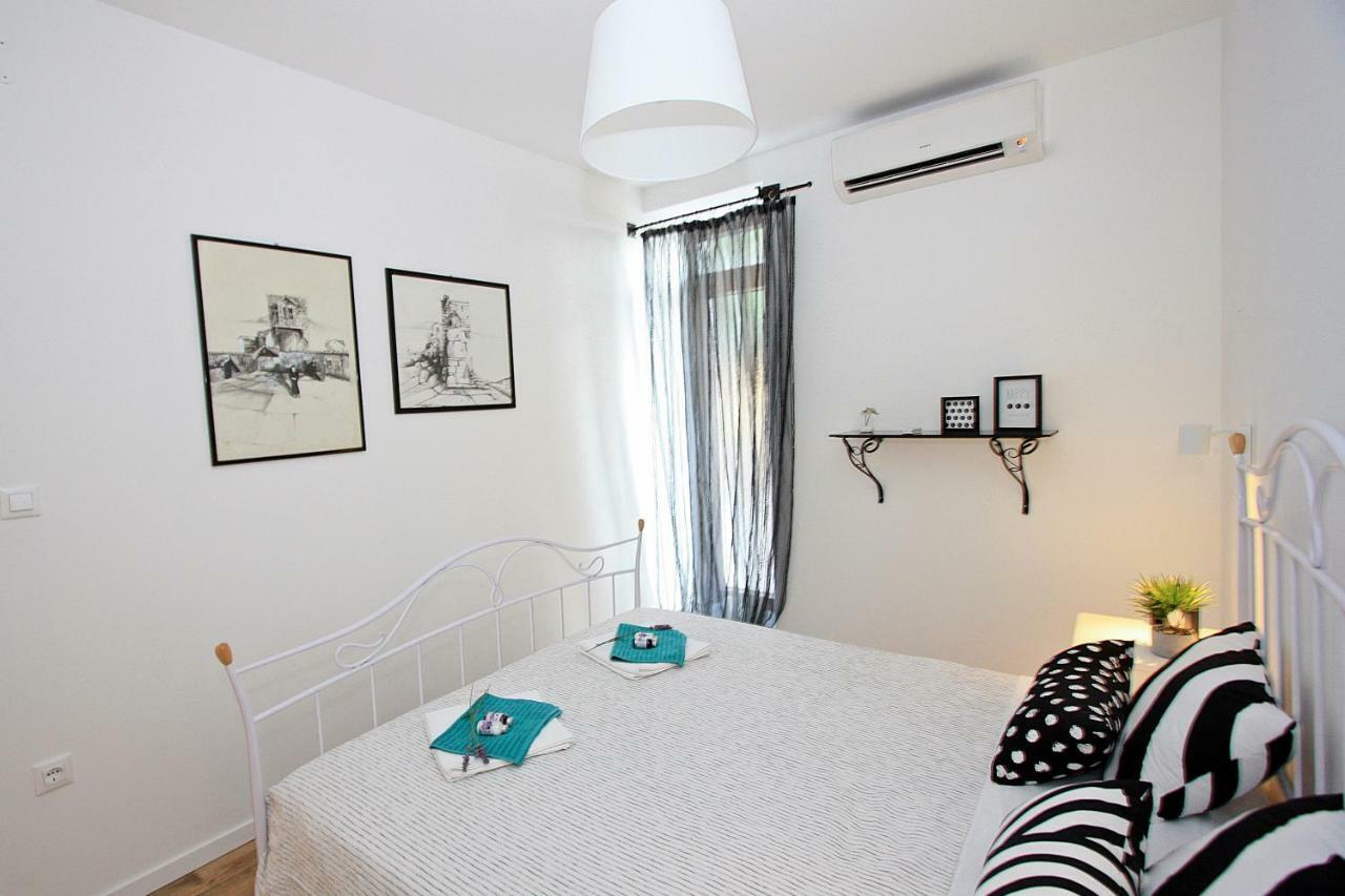 Apartman Michelangelo In The Centar Of Supetar Apartment Bagian luar foto