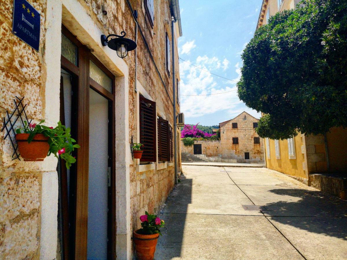Apartman Michelangelo In The Centar Of Supetar Bagian luar foto