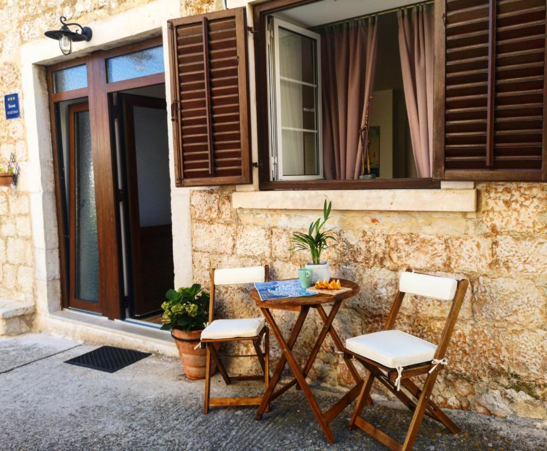 Apartman Michelangelo In The Centar Of Supetar Bagian luar foto